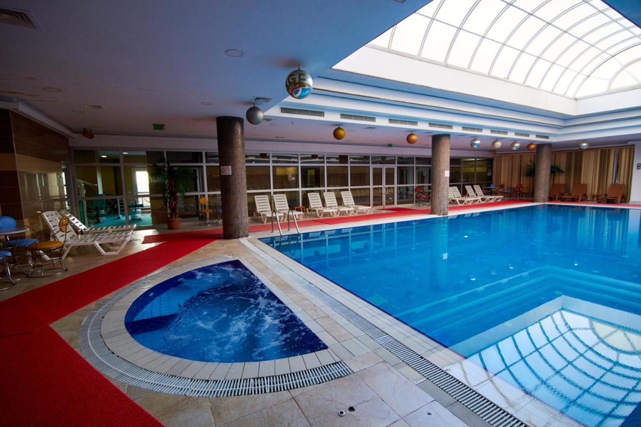Grand Hotel Victory 악타우 외부 사진 Indoor swimming pool