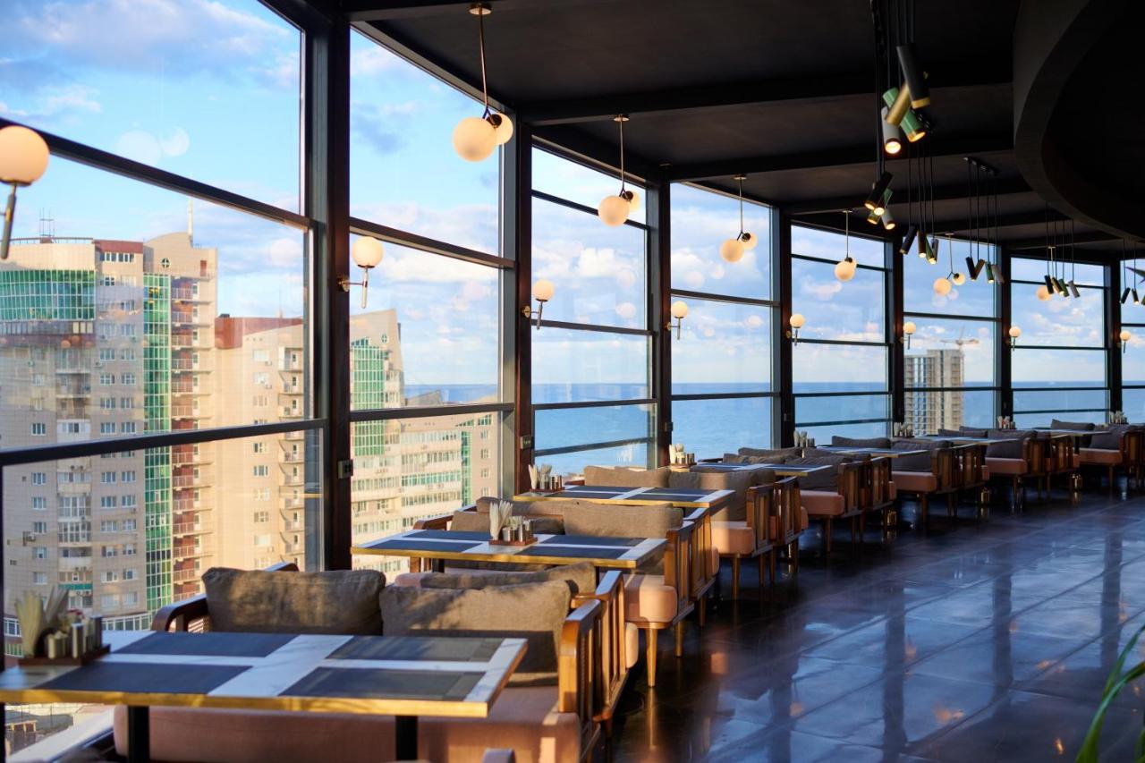 Grand Hotel Victory 악타우 외부 사진 Skyline Bar