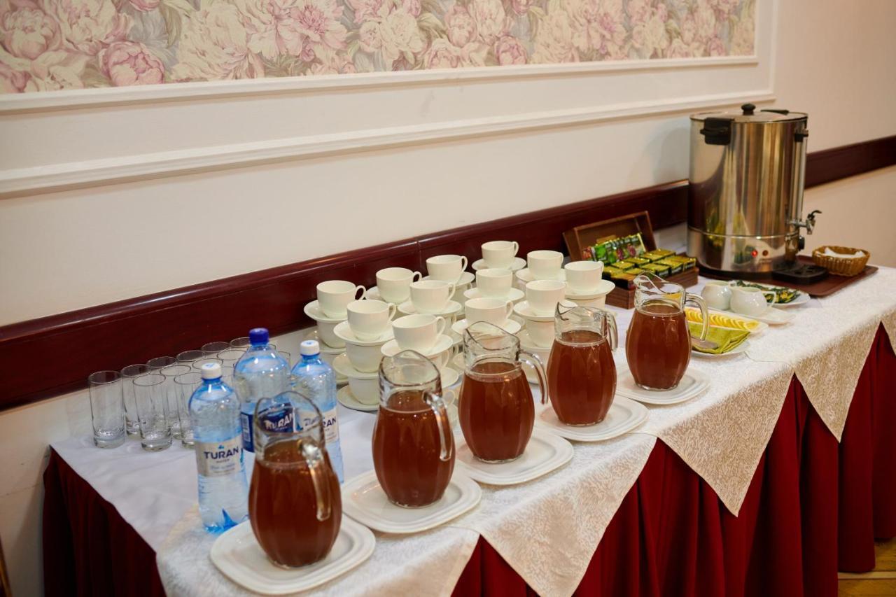 Grand Hotel Victory 악타우 외부 사진 A buffet of tea