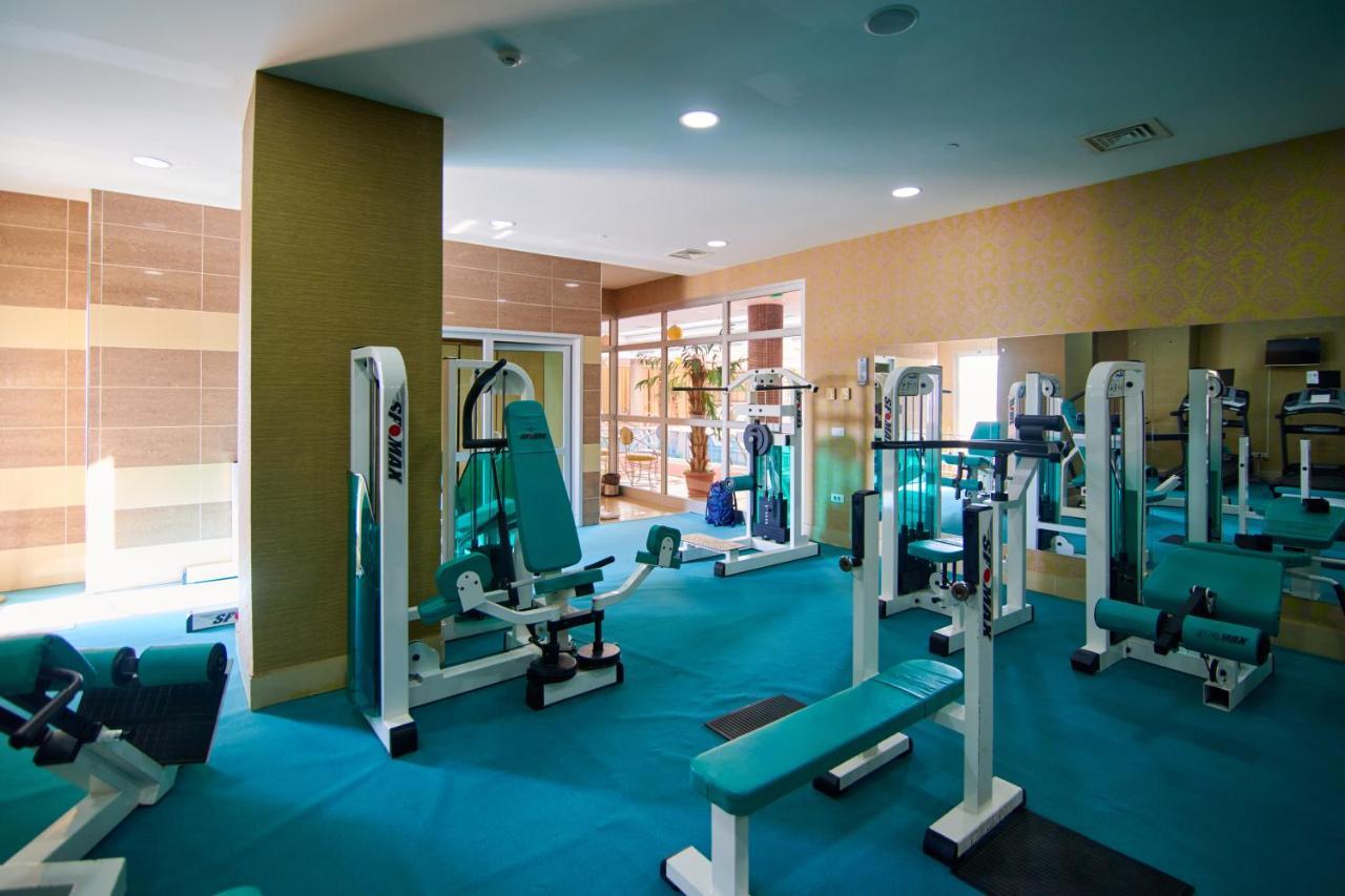 Grand Hotel Victory 악타우 외부 사진 A gym at a hotel
