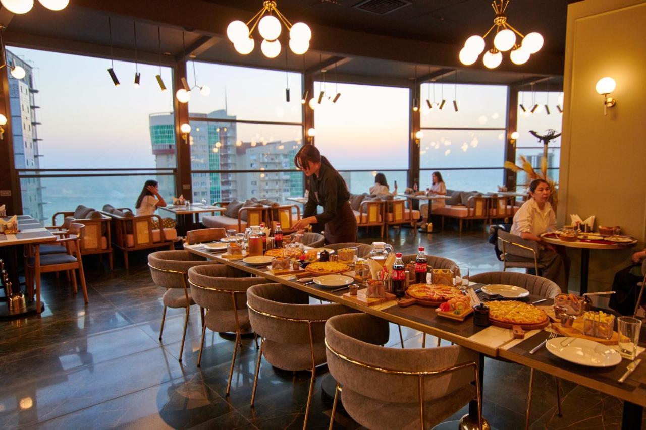 Grand Hotel Victory 악타우 외부 사진 The restaurant