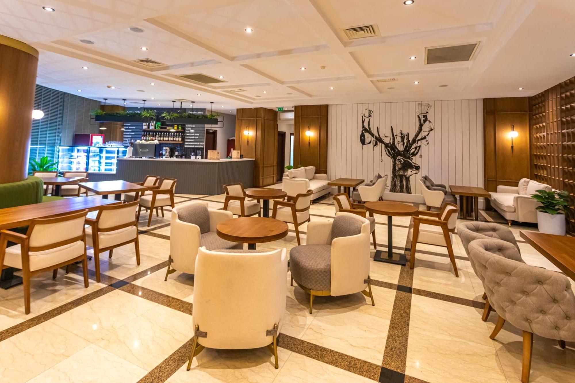 Grand Hotel Victory 악타우 외부 사진 The lounge at the airport