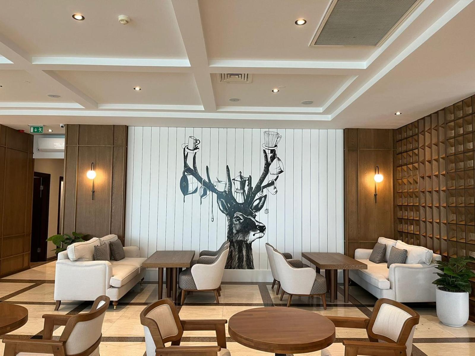 Grand Hotel Victory 악타우 외부 사진 The lounge at the airport