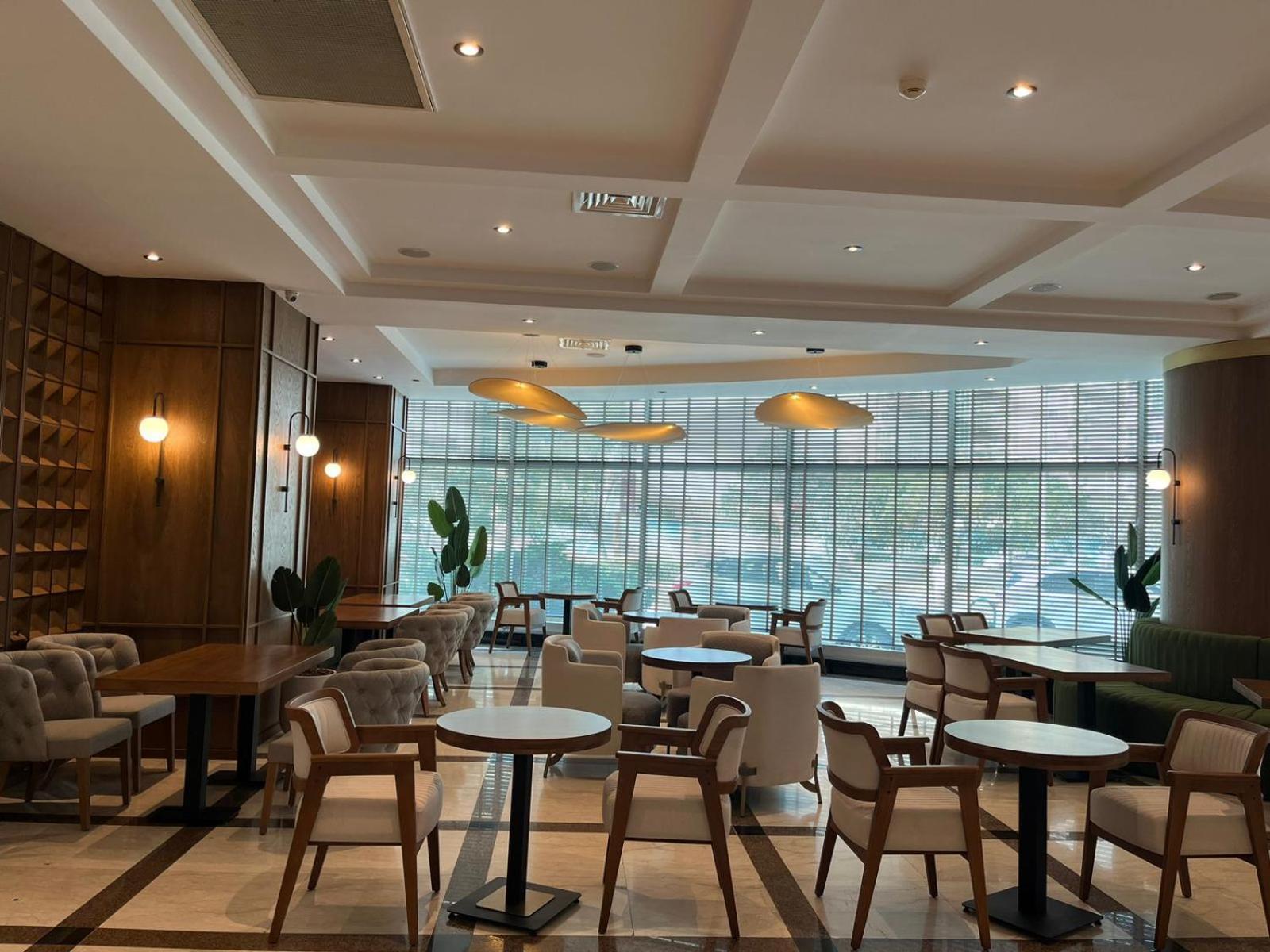 Grand Hotel Victory 악타우 외부 사진 The interior of the lounge