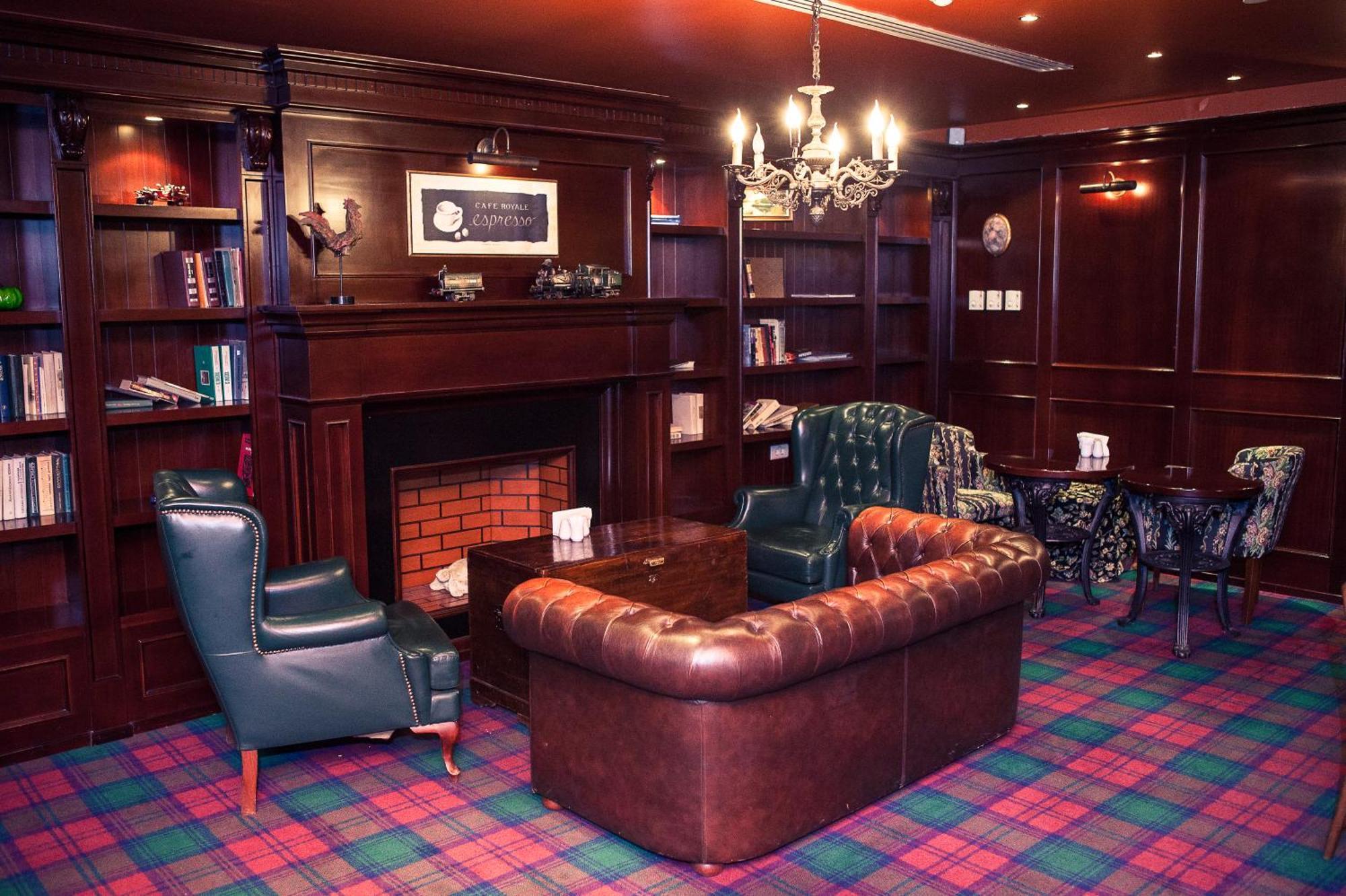 Grand Hotel Victory 악타우 외부 사진 The library at the 2006 PGA Championship