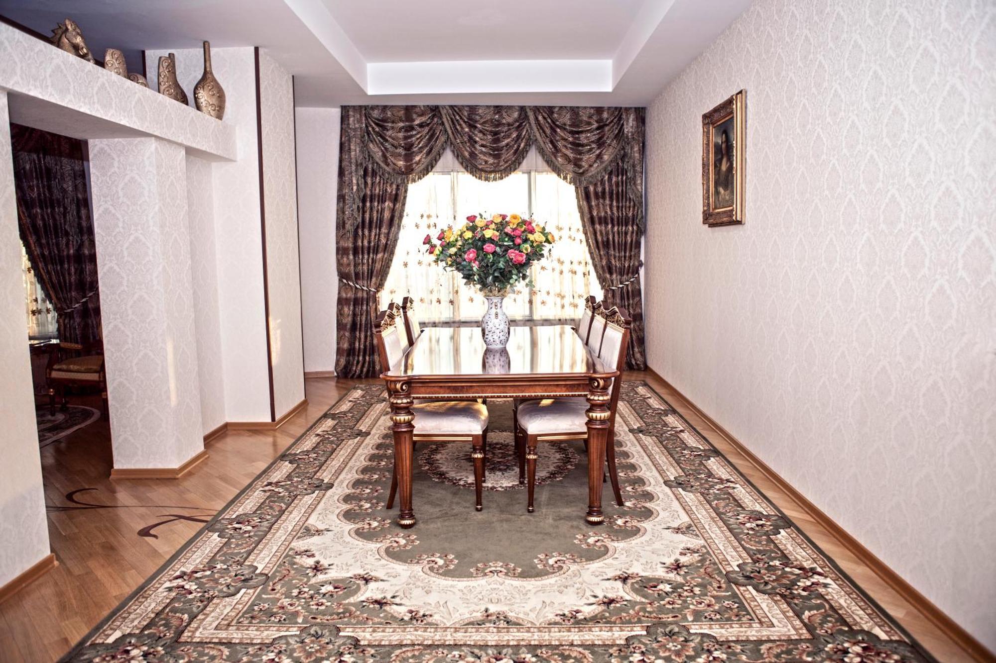Grand Hotel Victory 악타우 외부 사진 A dining room
