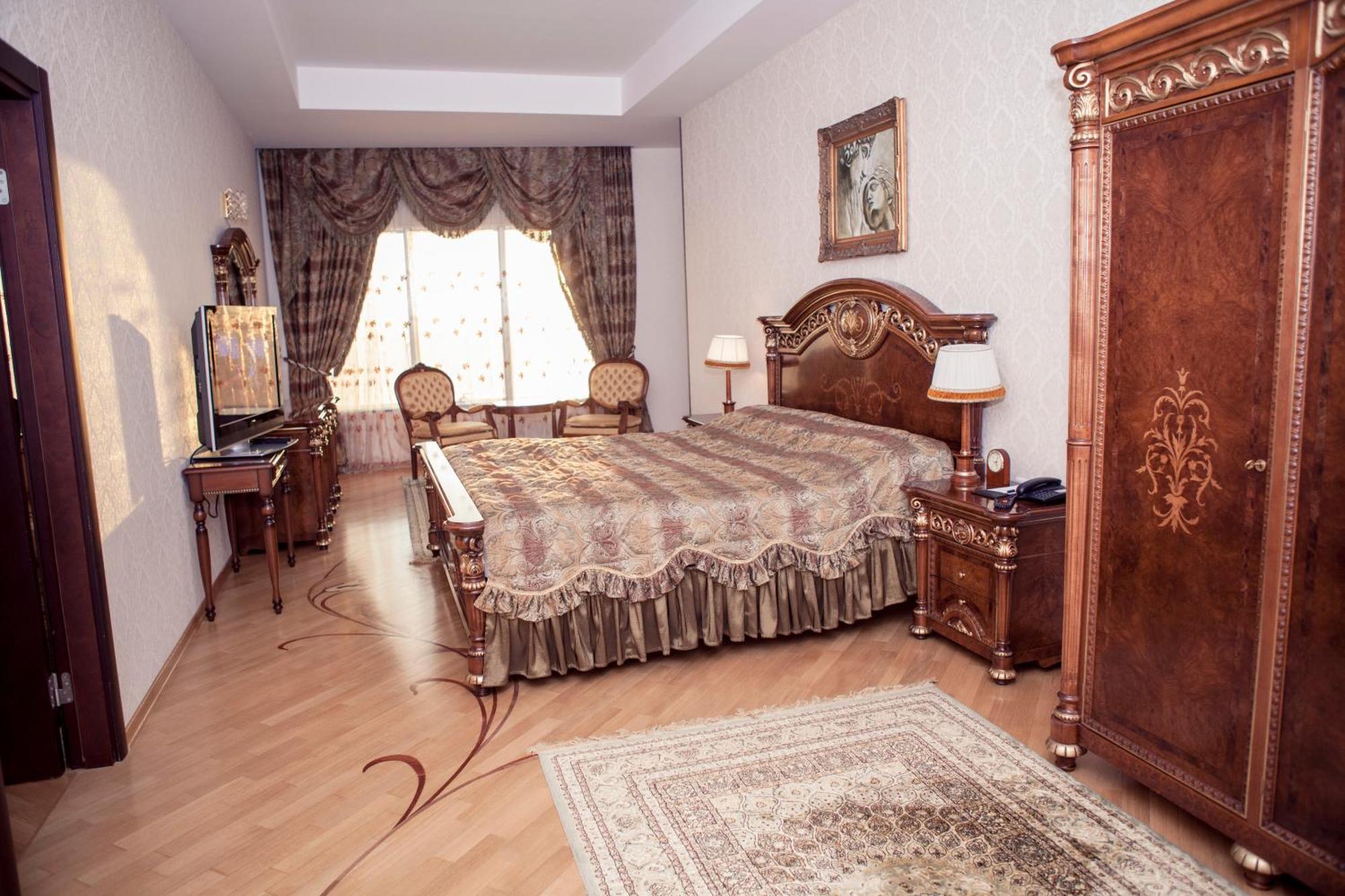 Grand Hotel Victory 악타우 외부 사진 A bedroom