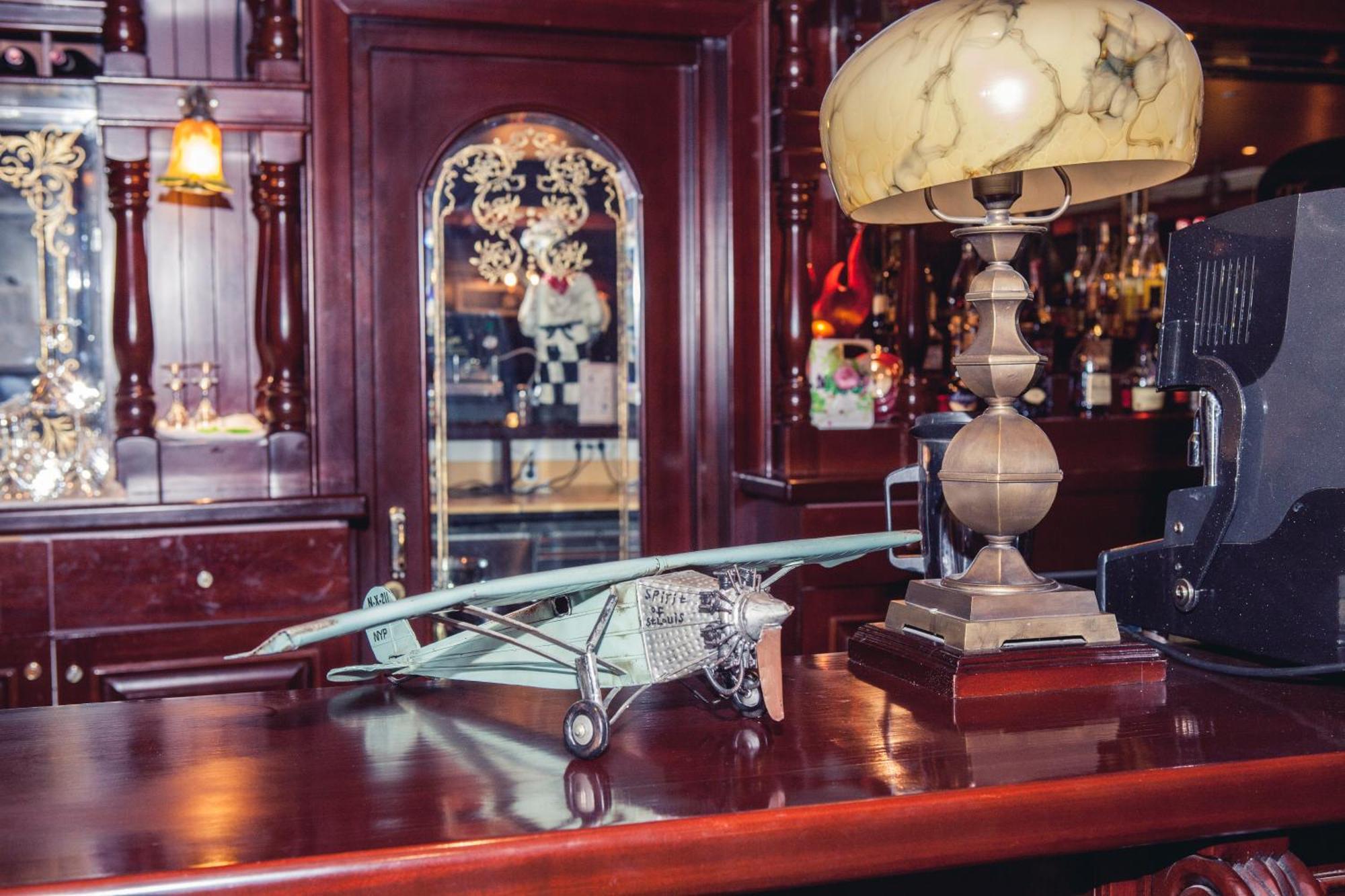 Grand Hotel Victory 악타우 외부 사진 The bar at the 1905