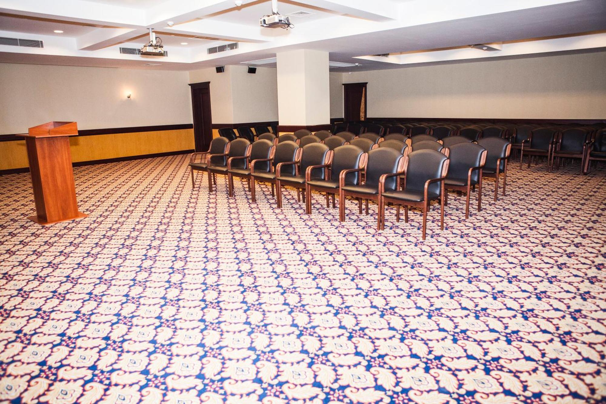 Grand Hotel Victory 악타우 외부 사진 The auditorium